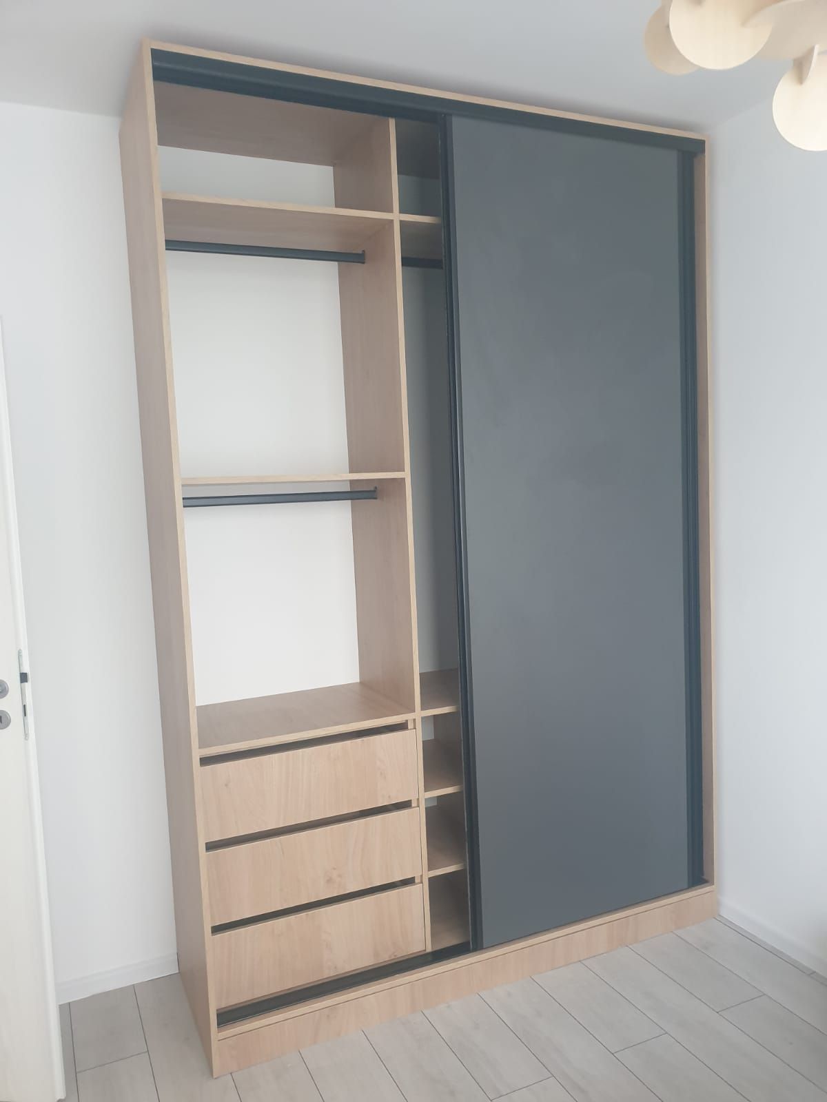 Dressinguri la comandă București — proiect Daxa Wood 9